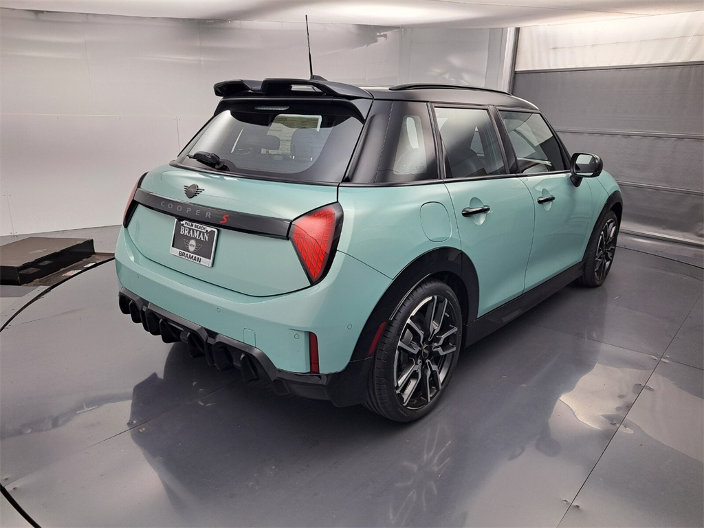 2026 Mini Cooper 4 Door Hardtop S Iconic photo 3