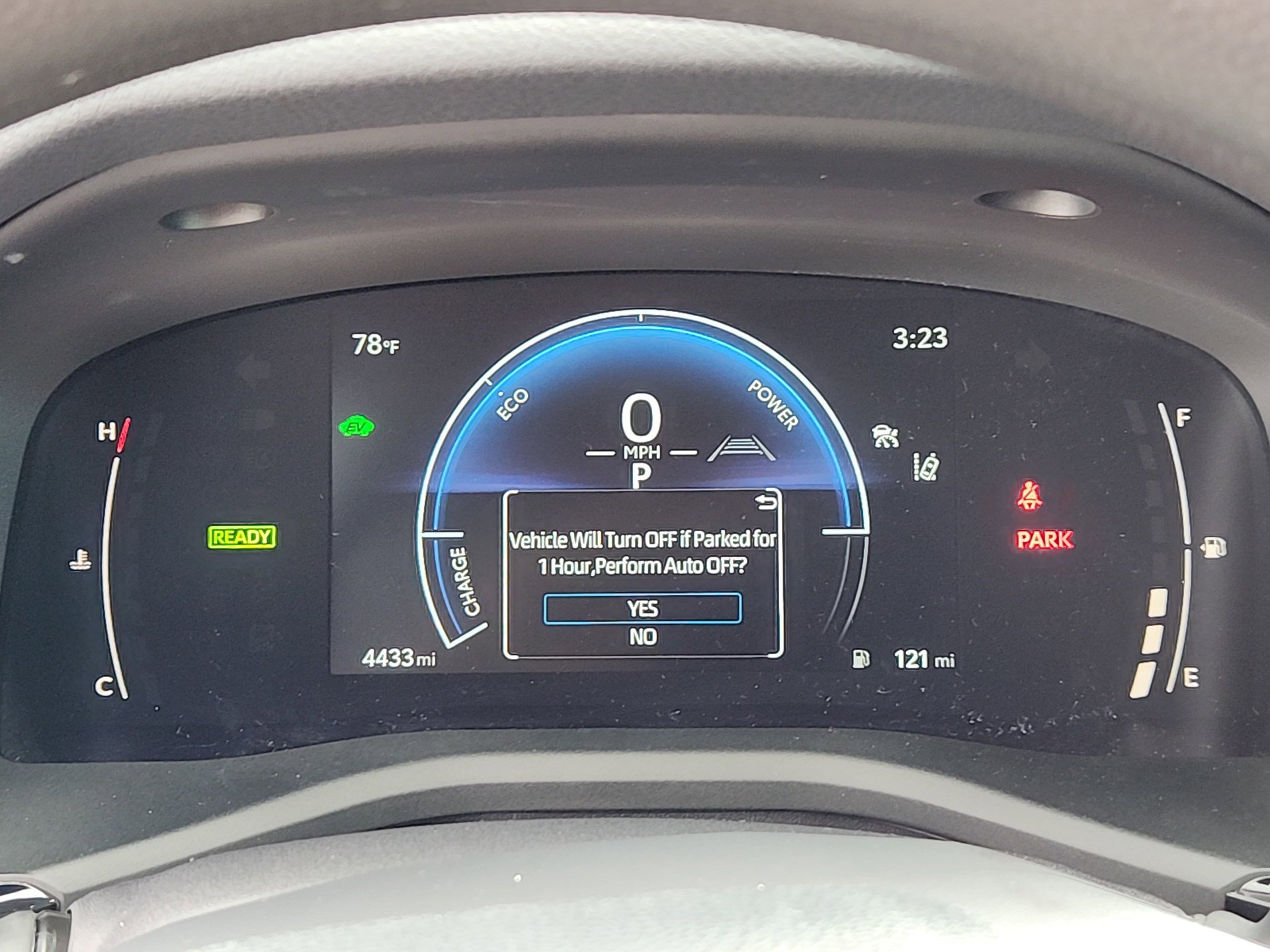 2025 Toyota Camry LE photo 13