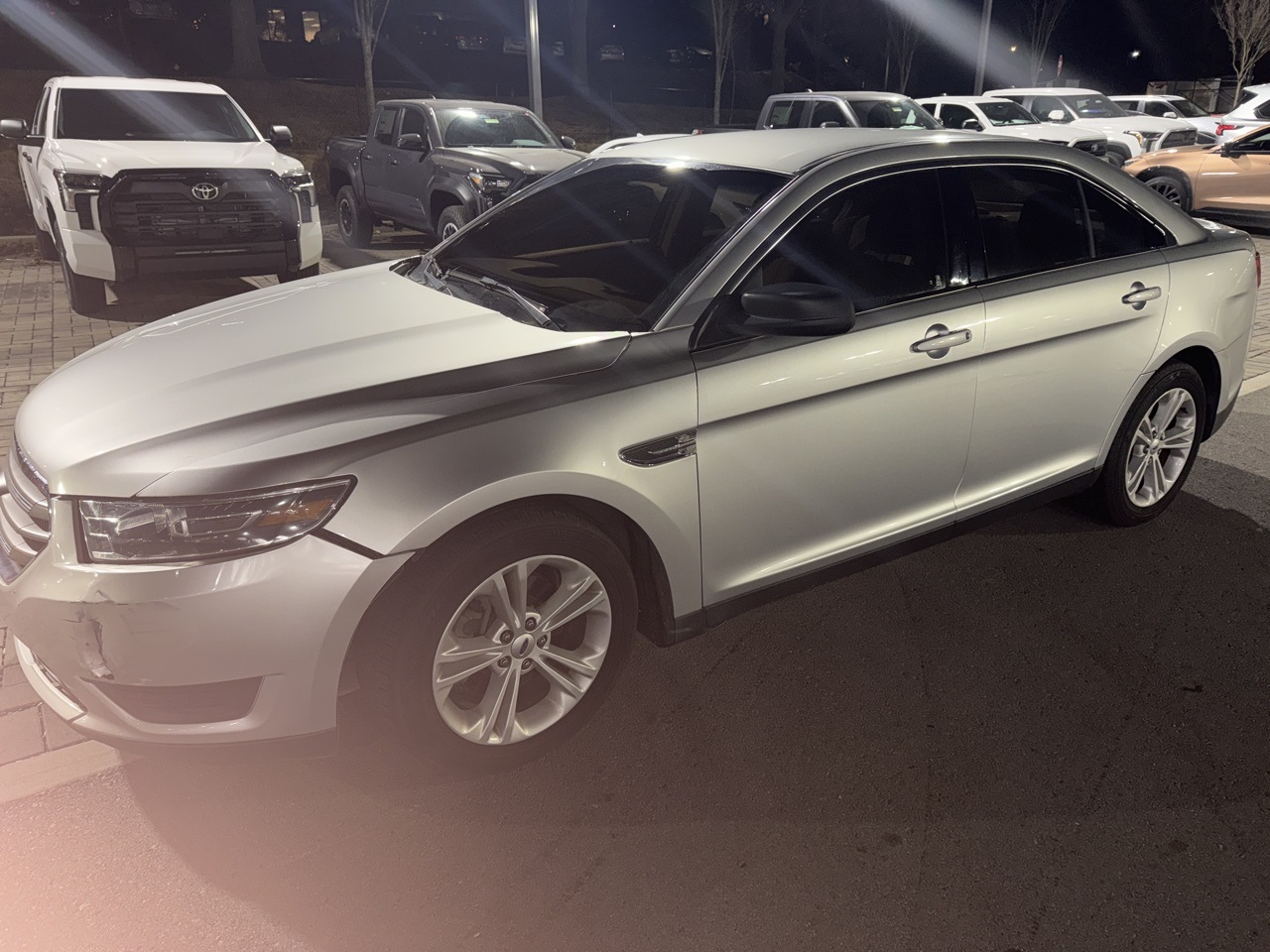 2018 Ford Taurus SE's photo