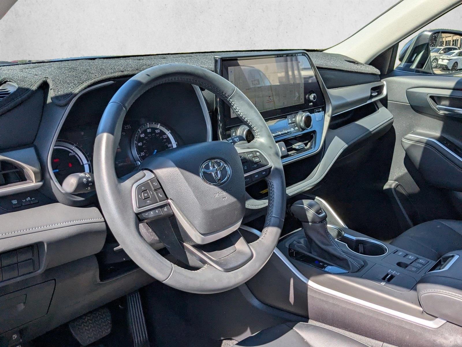 2024 Toyota Highlander Hybrid XLE photo 7