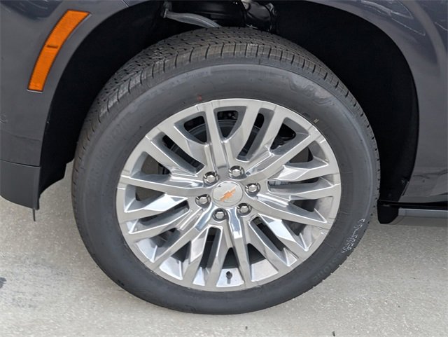 2026 Chevrolet Suburban Premier photo 4