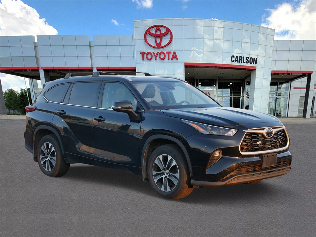 Certified 2022 Toyota Highlander XLE with VIN 5TDHZRBH0NS255347 for sale in Minneapolis, Minnesota