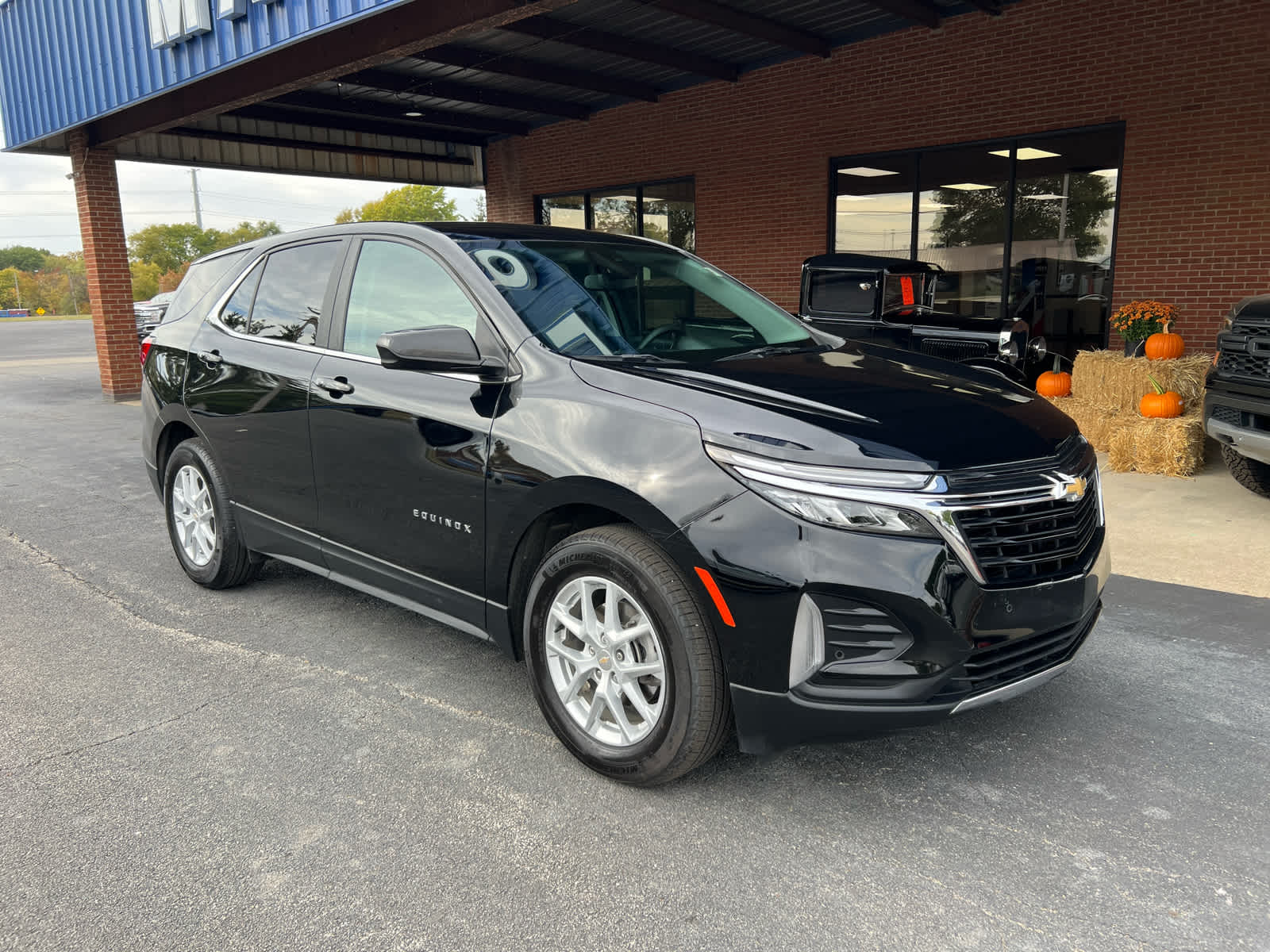 2023 Chevrolet Equinox LT photo 2