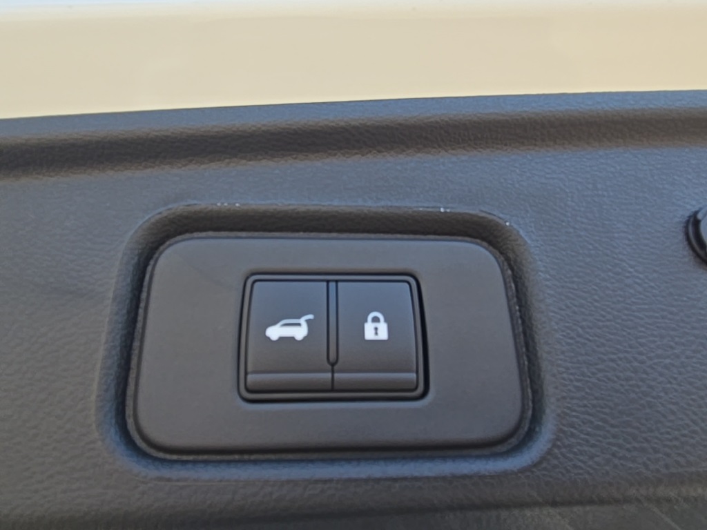 2025 Nissan Pathfinder Platinum photo 35