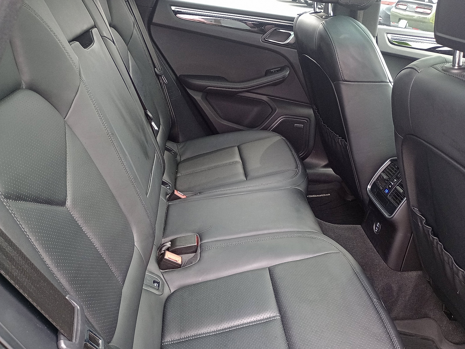 2021 Porsche Macan S photo 8