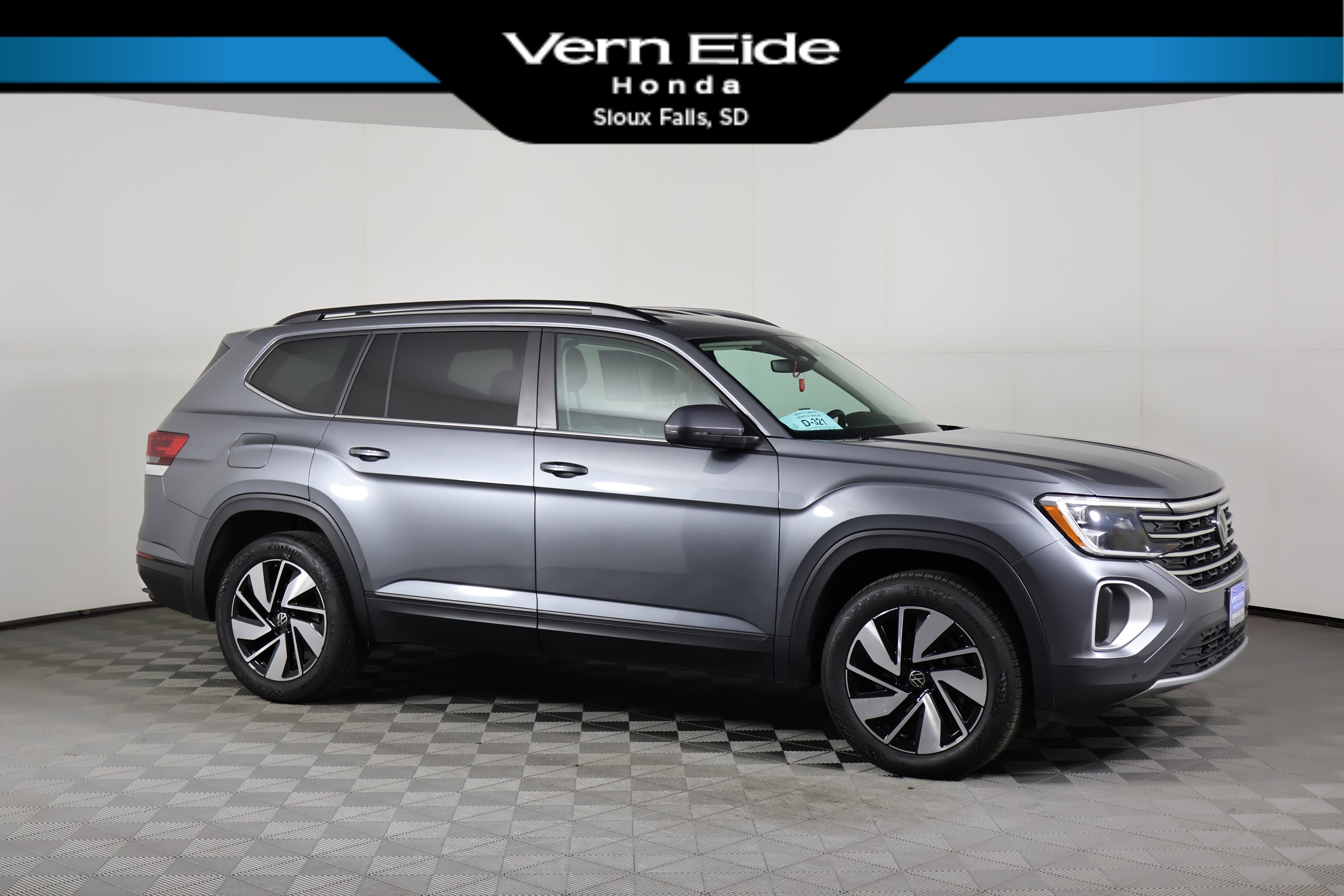 2025 Volkswagen Atlas SE w/Tech's photo