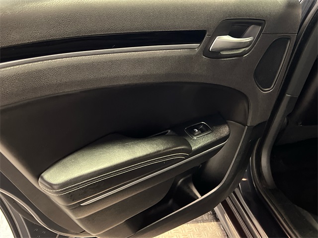 2018 Chrysler 300 S photo 15