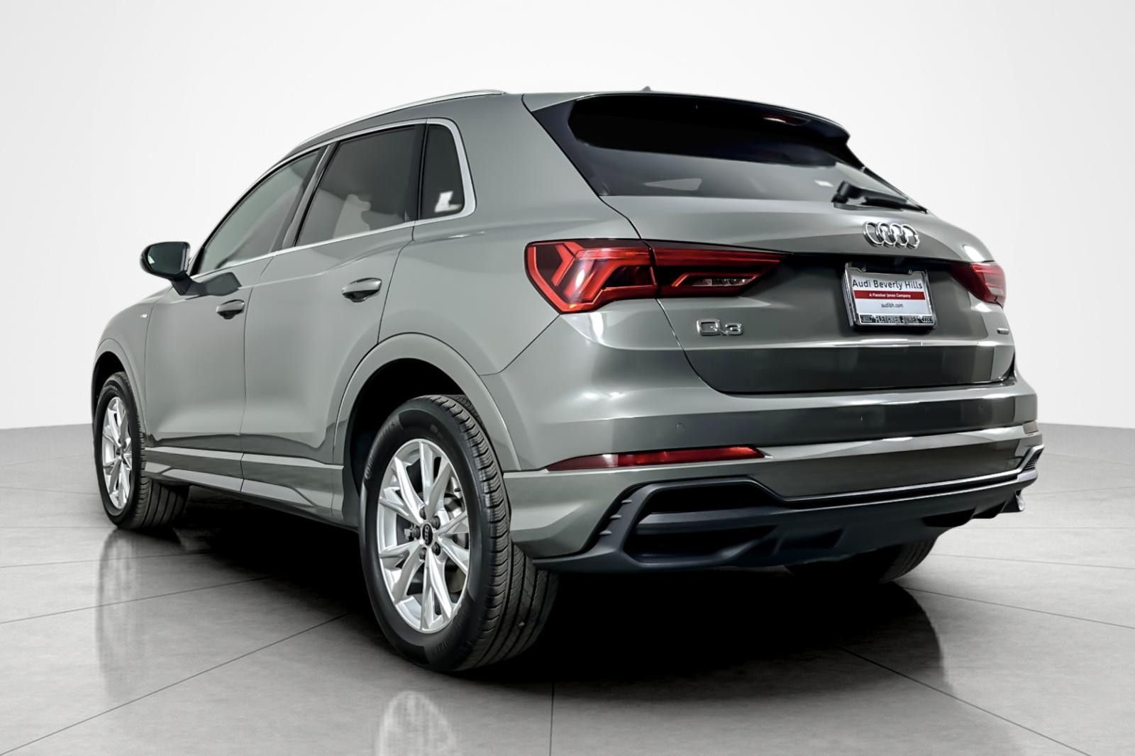 2024 Audi Q3 S line Premium 45 TFSI photo 3