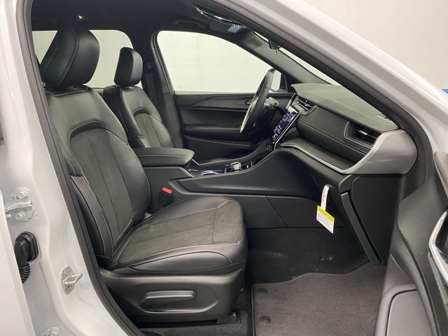 2025 Jeep Grand Cherokee Altitude photo 31