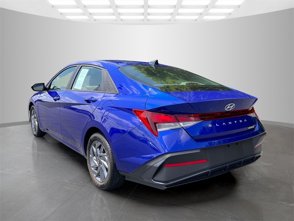 2024 Hyundai Elantra SEL photo 4