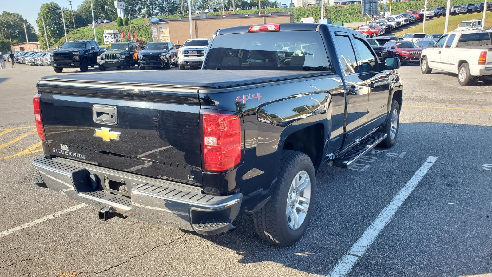 2018 Chevrolet Silverado 1500 LT photo 9