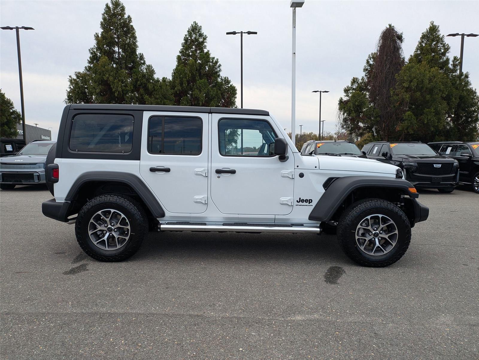 2025 Jeep Wrangler Sport S photo 3