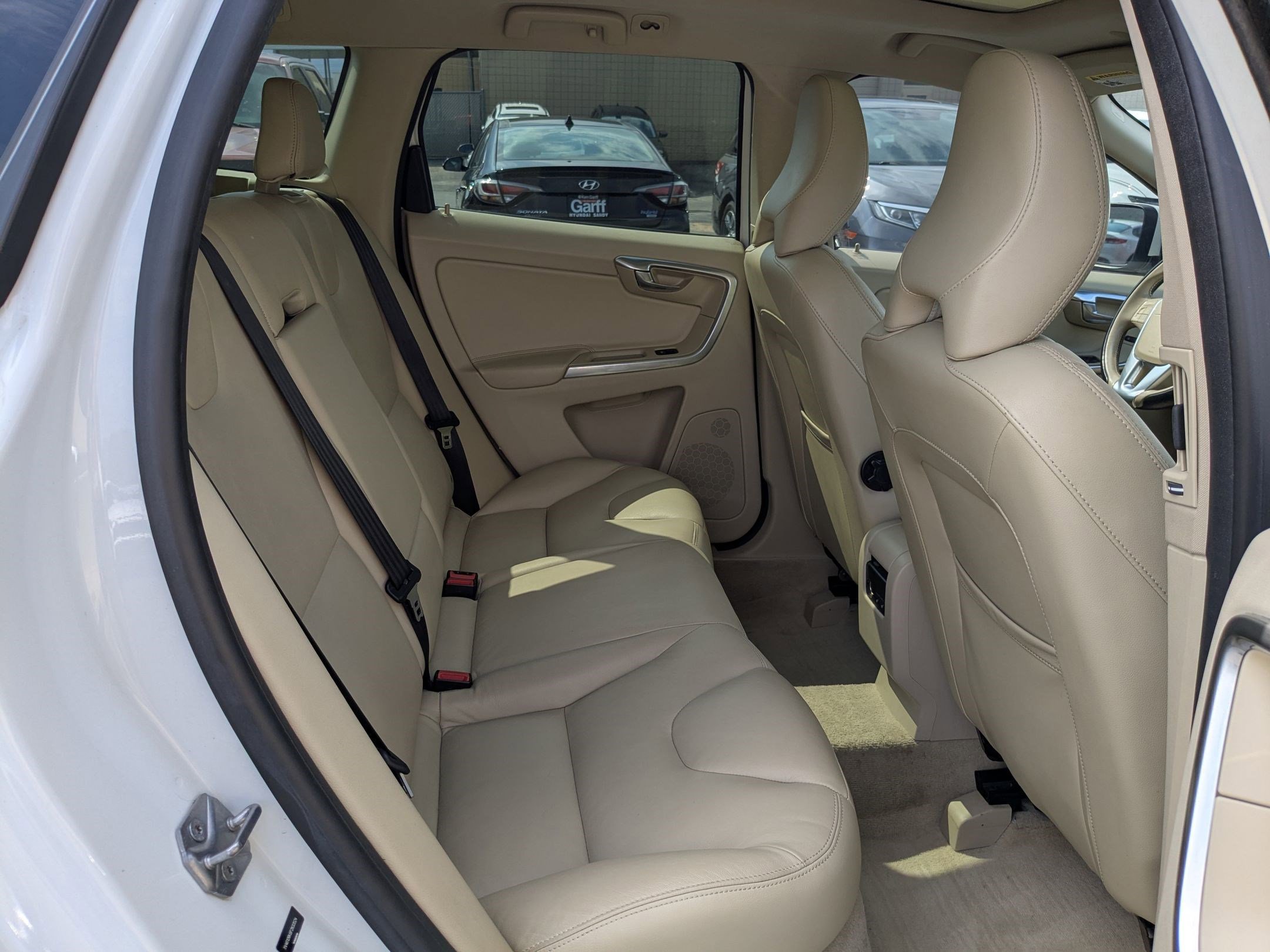 2015 Volvo XC60 T5 Premier photo 26