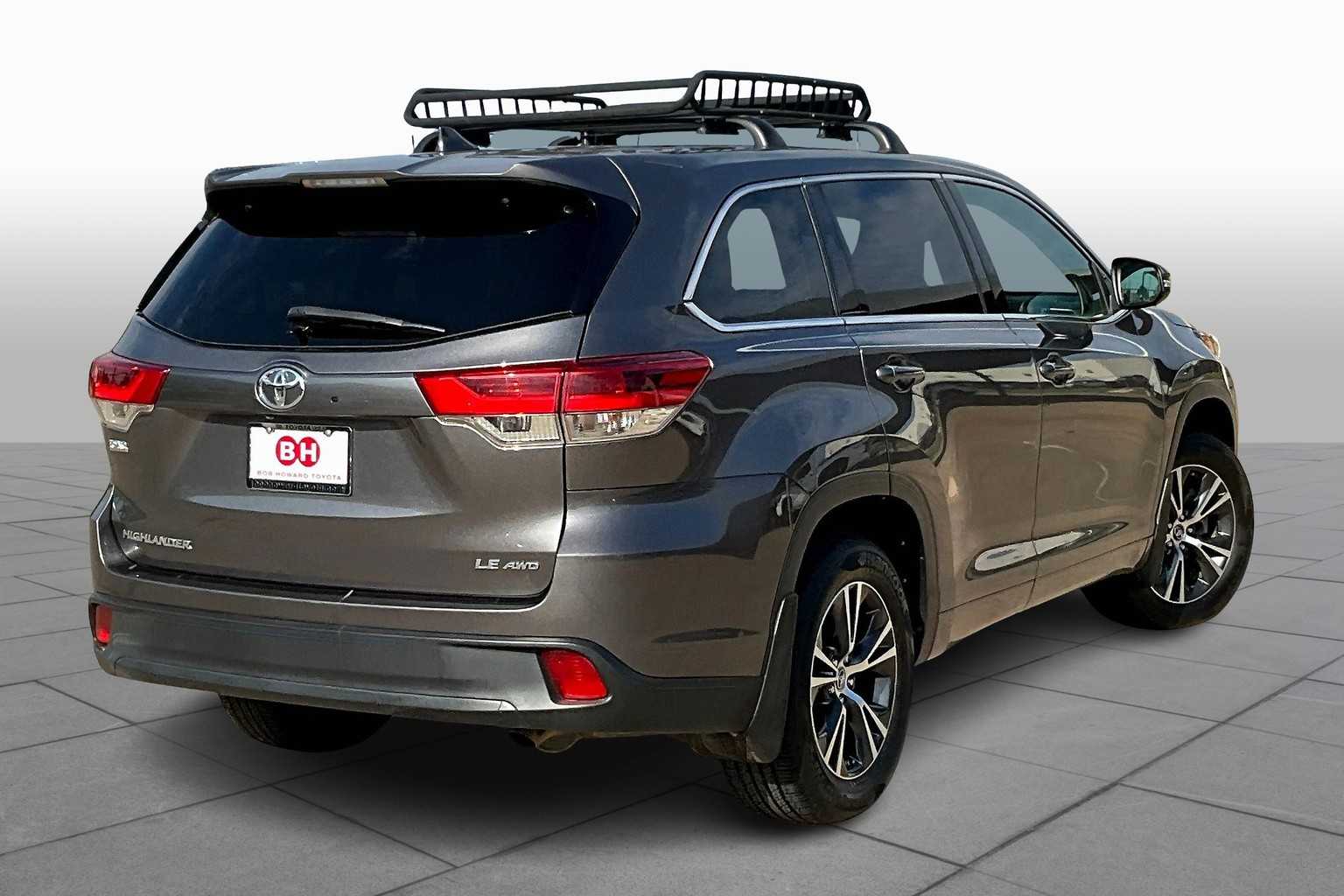 2017 Toyota Highlander LE Plus photo 12