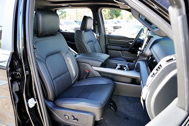 New 2026 Diamond Black Crystal Pearl-Coat Exterior Paint RAM Rebel image 18