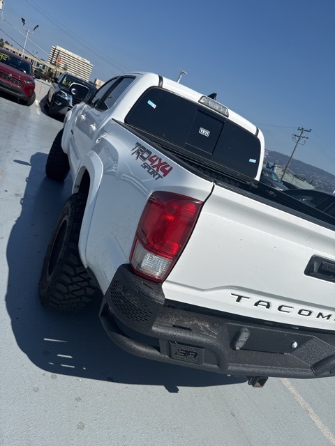 2017 Toyota Tacoma TRD Sport photo 2