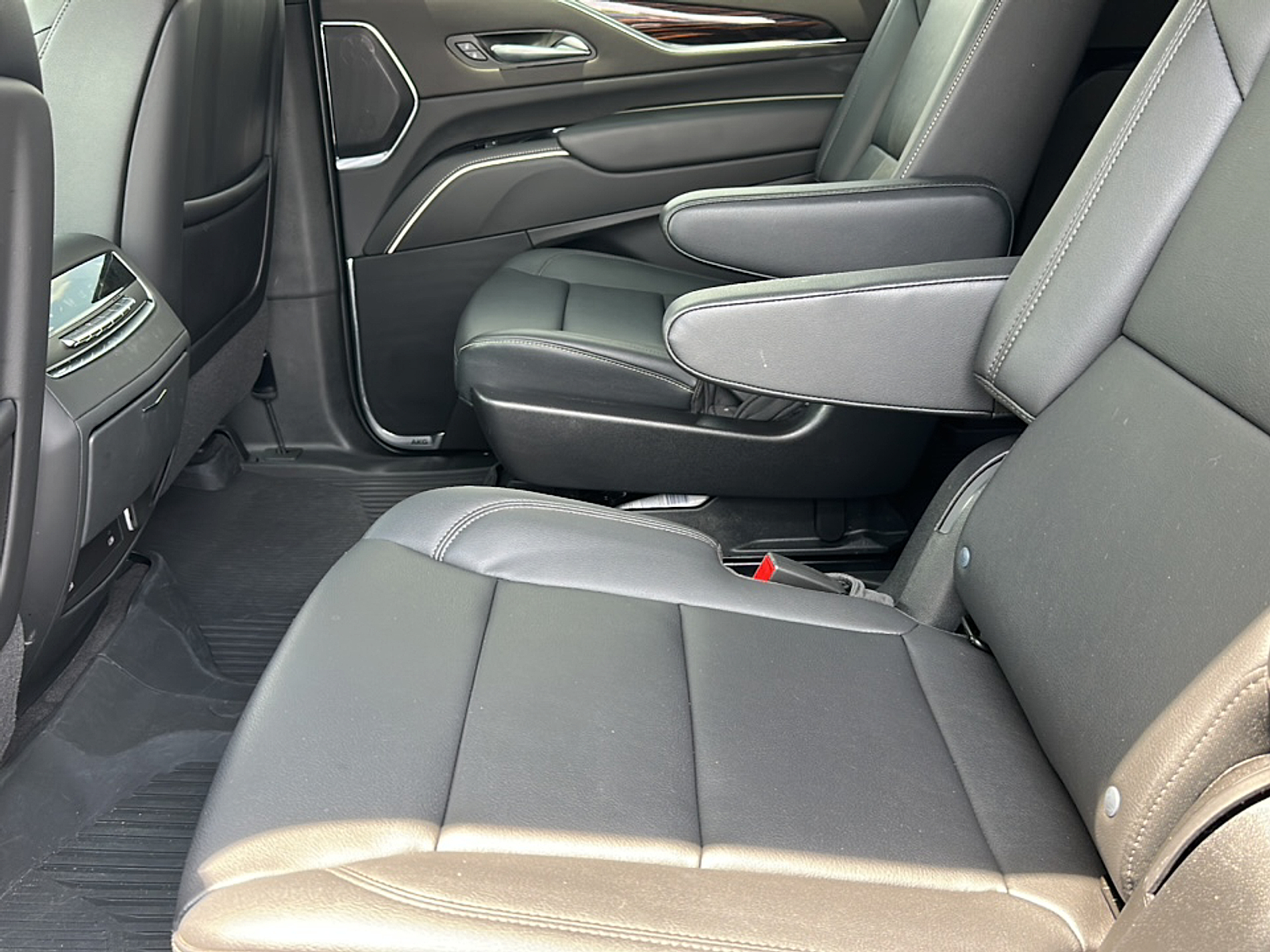 2024 Cadillac Escalade ESV Luxury photo 9