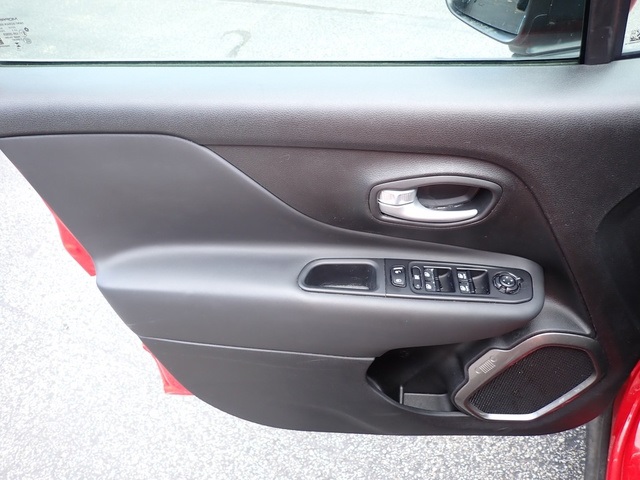 2023 Jeep Renegade Latitude Upland photo 14