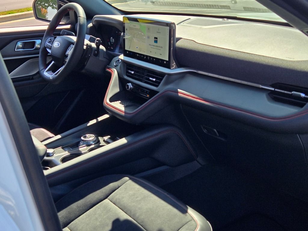 2025 Ford Explorer ST photo 7