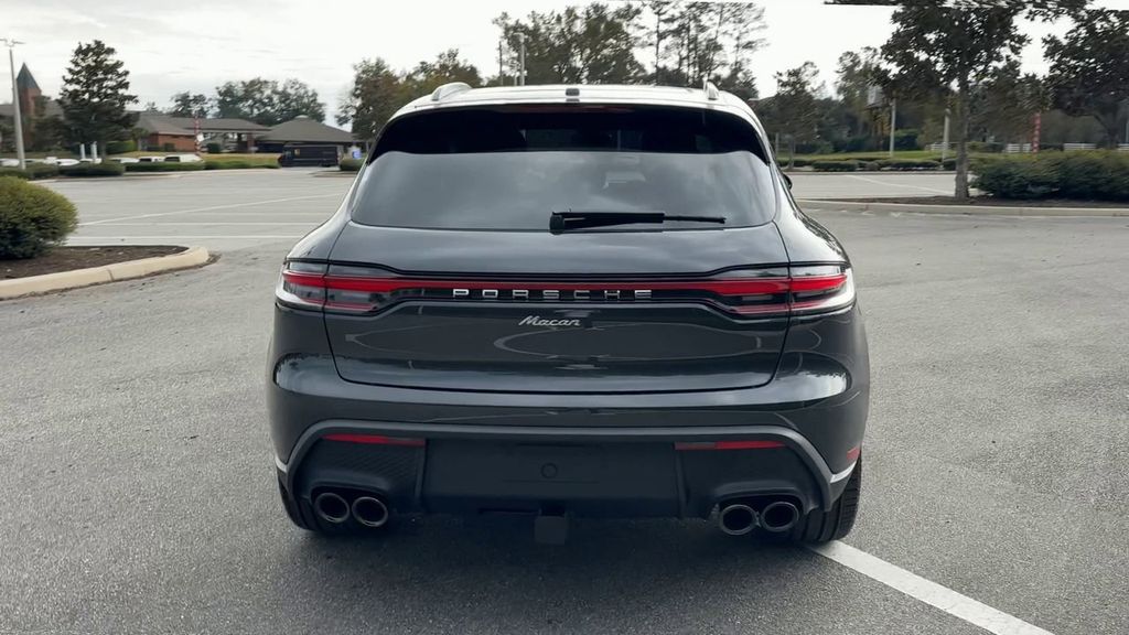 2025 Porsche Macan Base photo 4