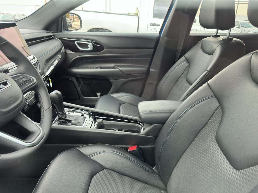 2025 Jeep Compass Latitude photo 10