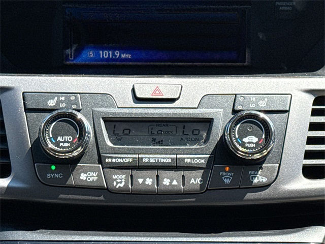 2015 Honda Odyssey Touring photo 28