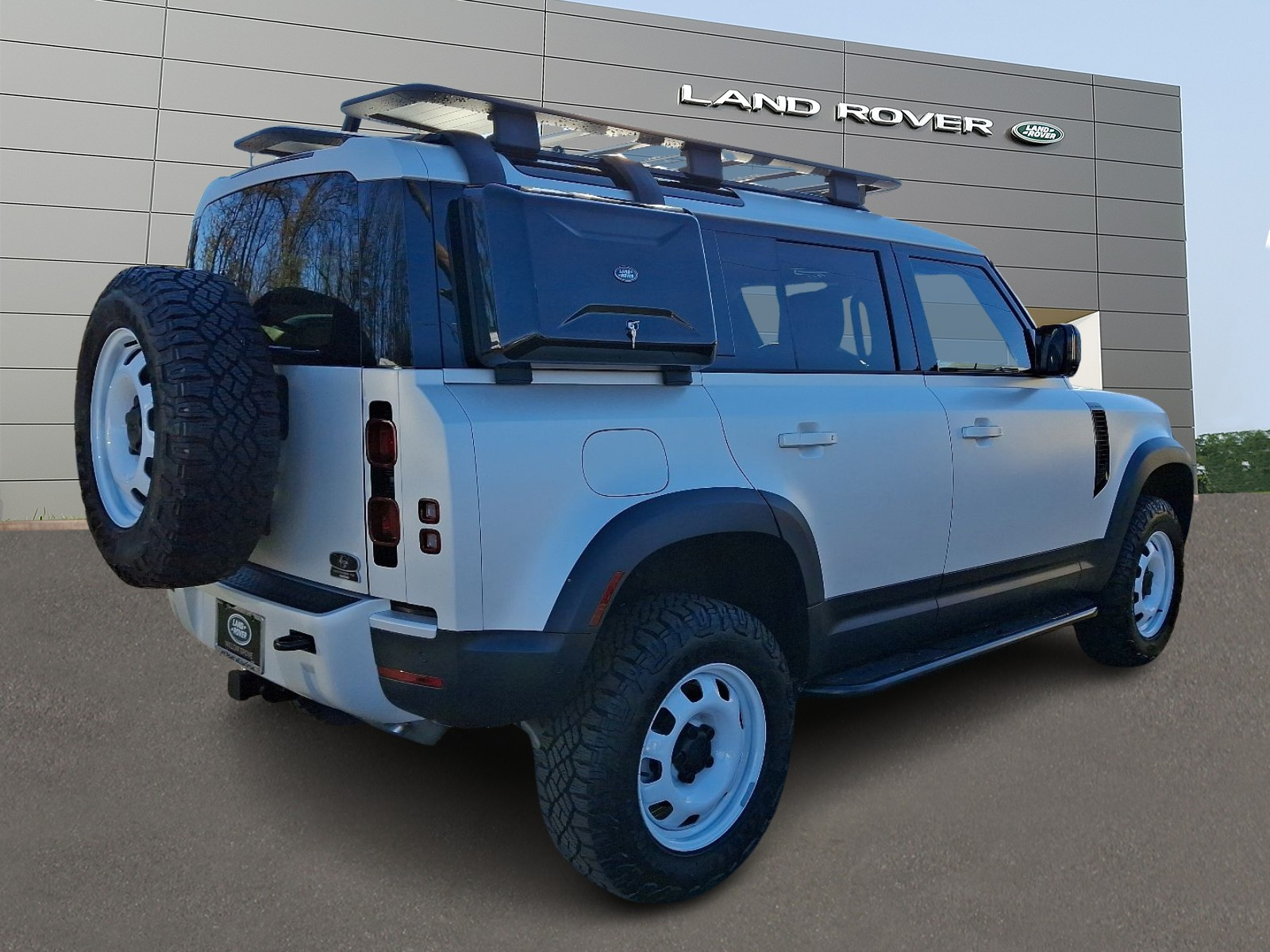 2024 Land Rover Defender 110 photo 2