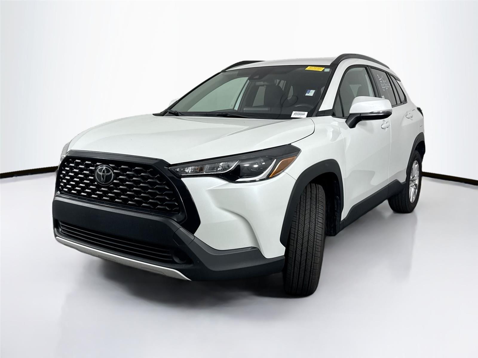 2022 Toyota Corolla Cross LE photo 2