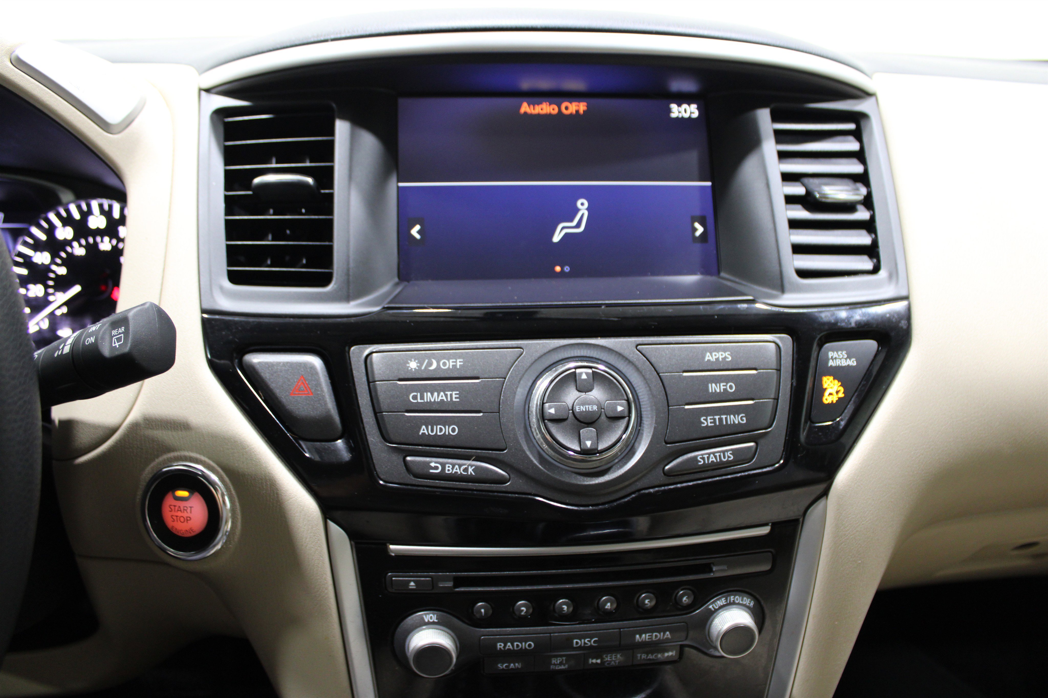 2017 Nissan Pathfinder S photo 4