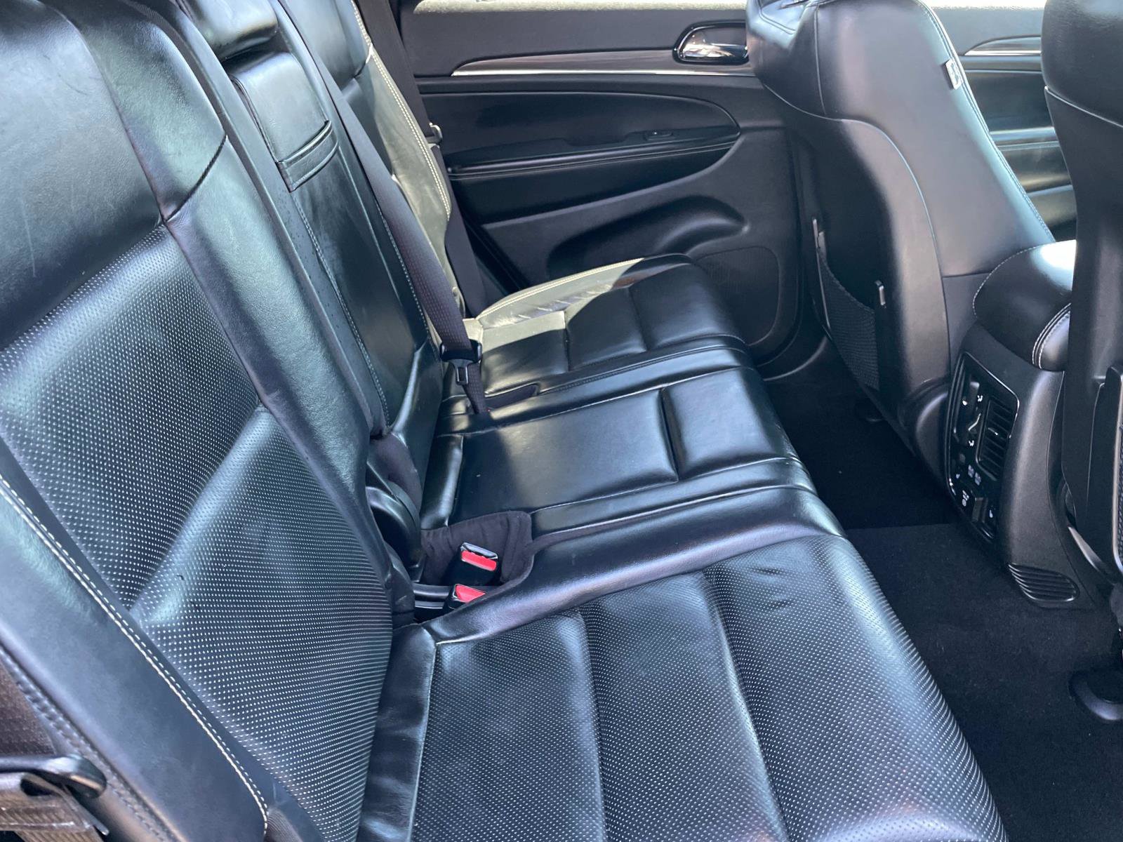 2021 Jeep Grand Cherokee Anniversary Edition photo 28