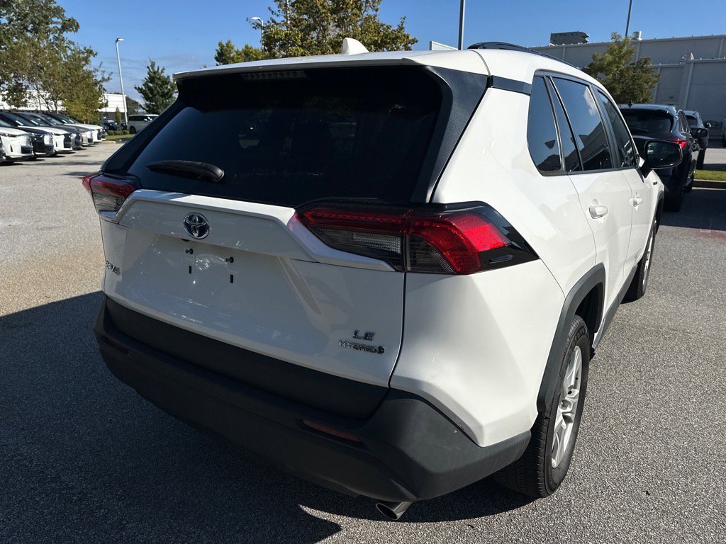 2021 Toyota RAV4 Hybrid LE photo 2