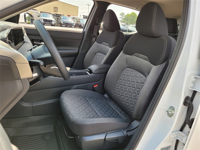 2025 Nissan Kicks SV photo 8