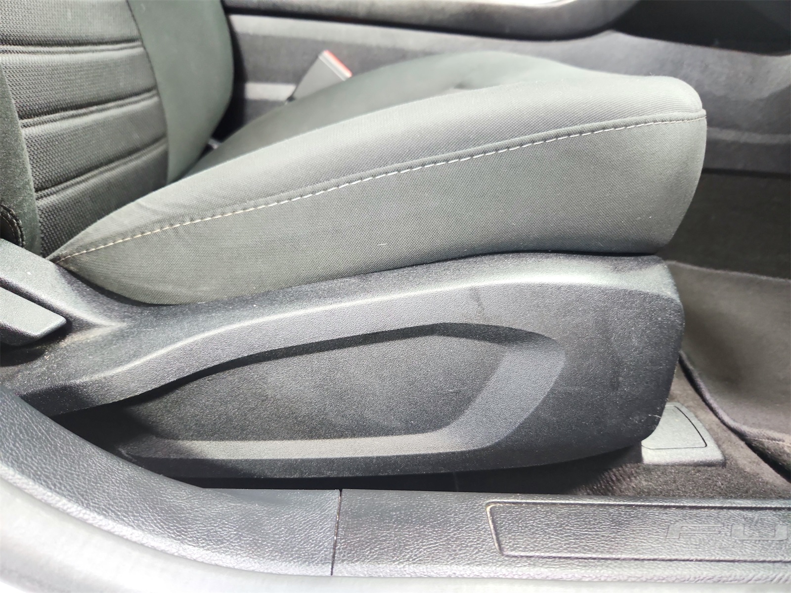 2020 Ford Fusion SE photo 33
