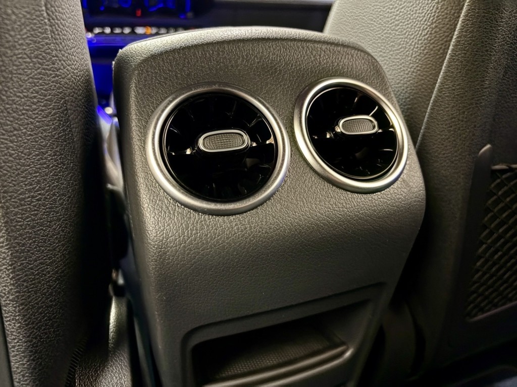 2025 Mercedes Benz GLB 250 photo 13
