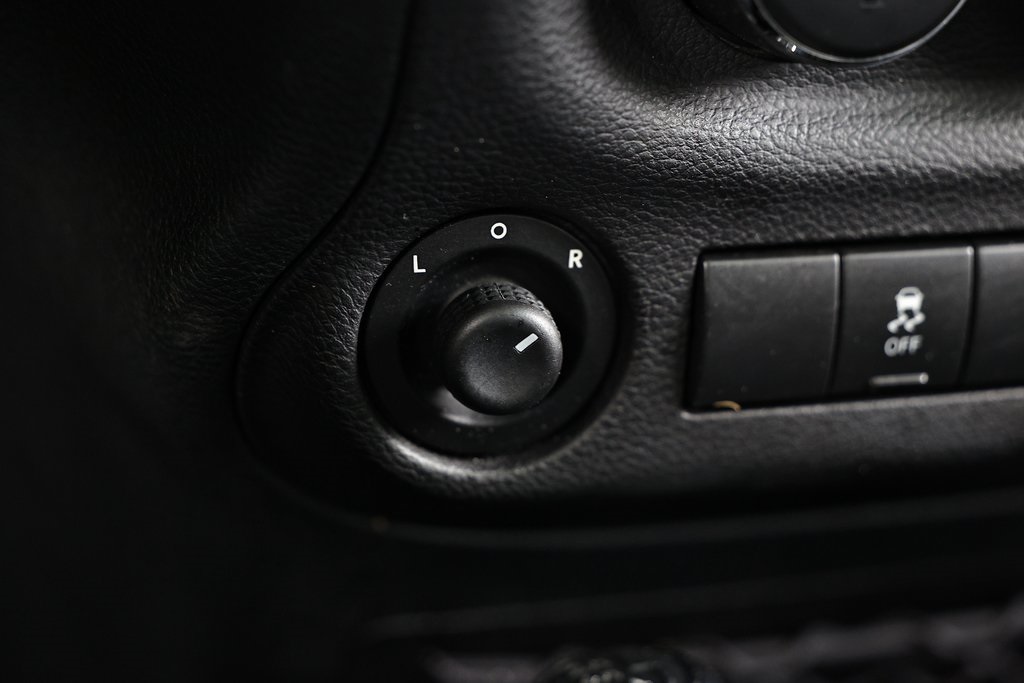 2013 Jeep Wrangler Unlimited Sahara photo 37