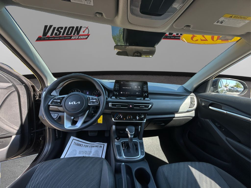 2023 Kia Seltos LX photo 25