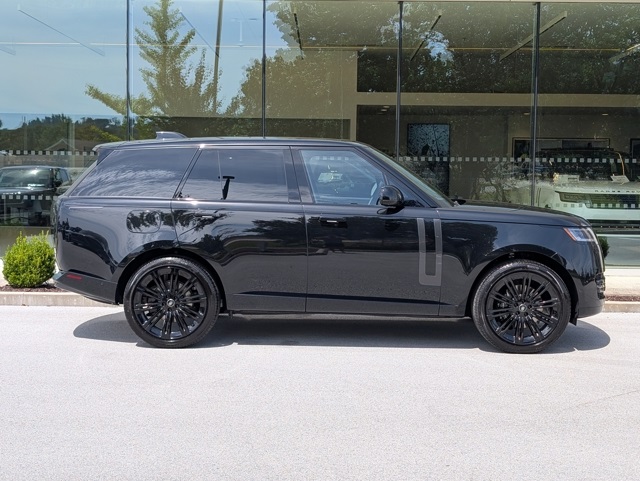 2025 Land Rover Range Rover SE photo 7