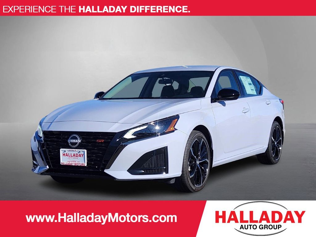 2025 Nissan Altima SR's photo