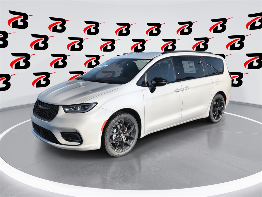 2026 Chrysler Pacifica Select's photo