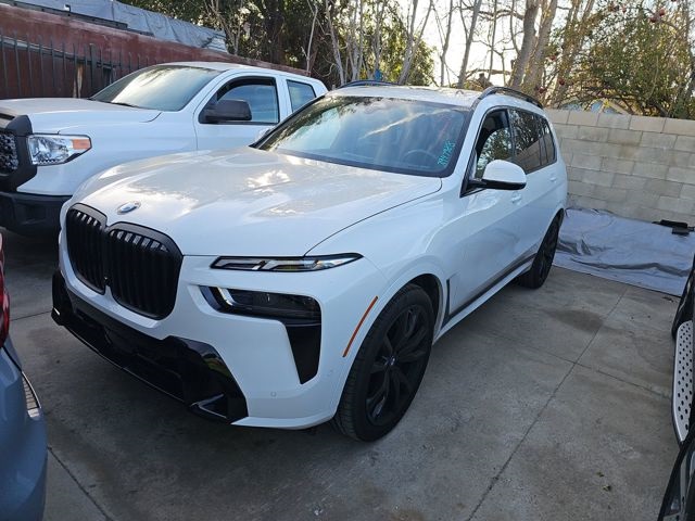 2025 BMW X7 40i's photo