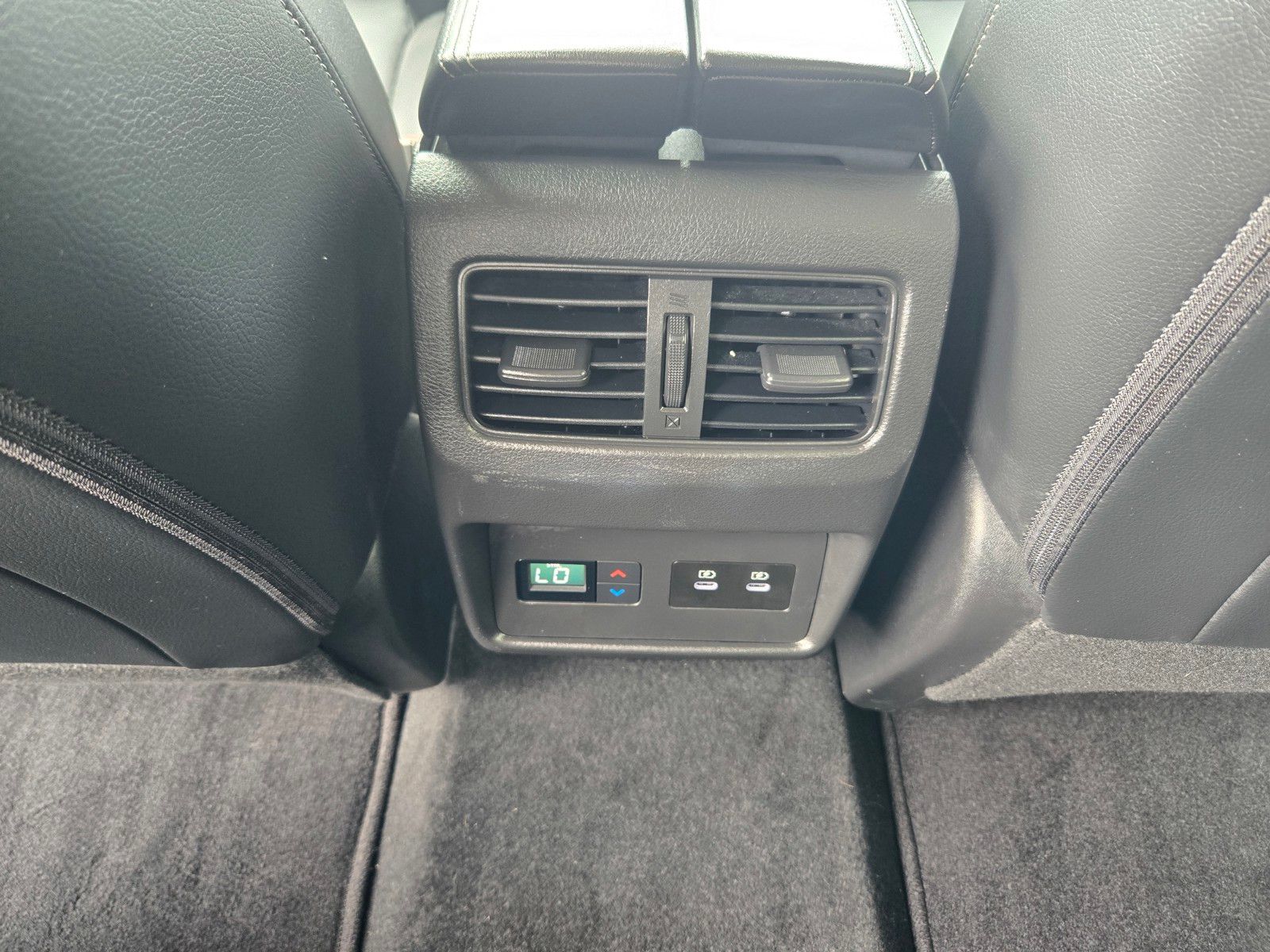 2024 Nissan Rogue SL photo 11
