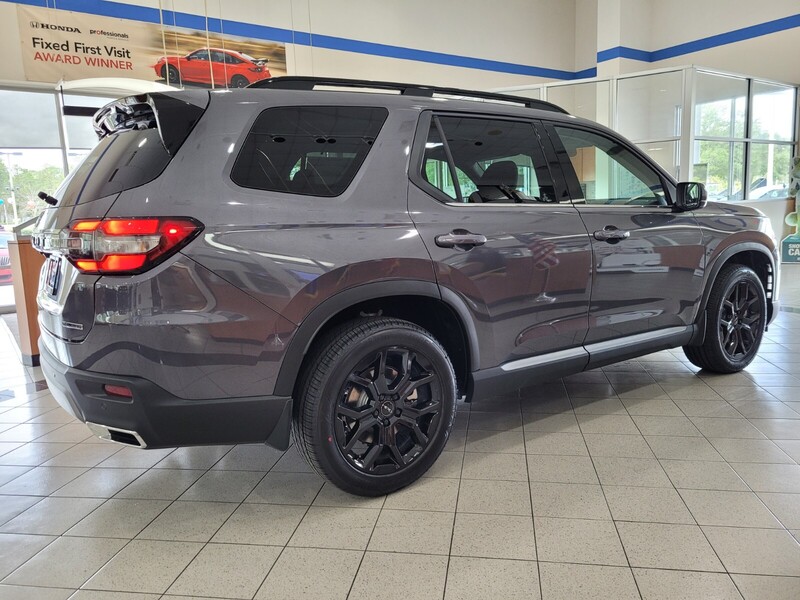 2025 Honda Pilot Touring photo 4