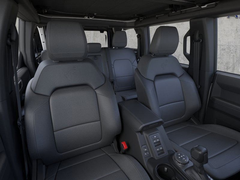 2025 Ford Bronco Outer Banks photo 2