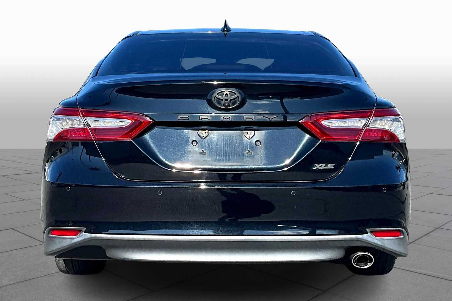 2018 Toyota Camry XLE photo 4