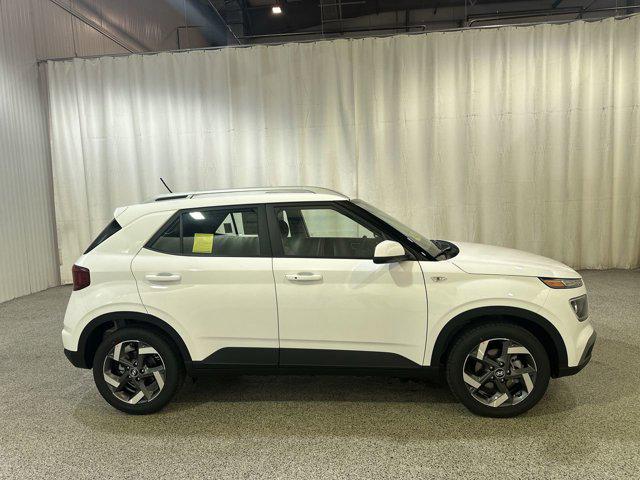 2026 Hyundai Venue SEL photo 4
