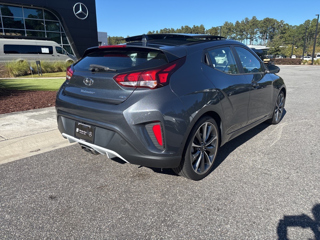 2020 Hyundai Veloster 2.0L Premium photo 2