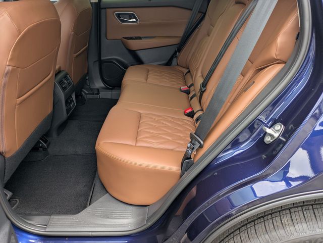 2025 Nissan Rogue Platinum photo 22