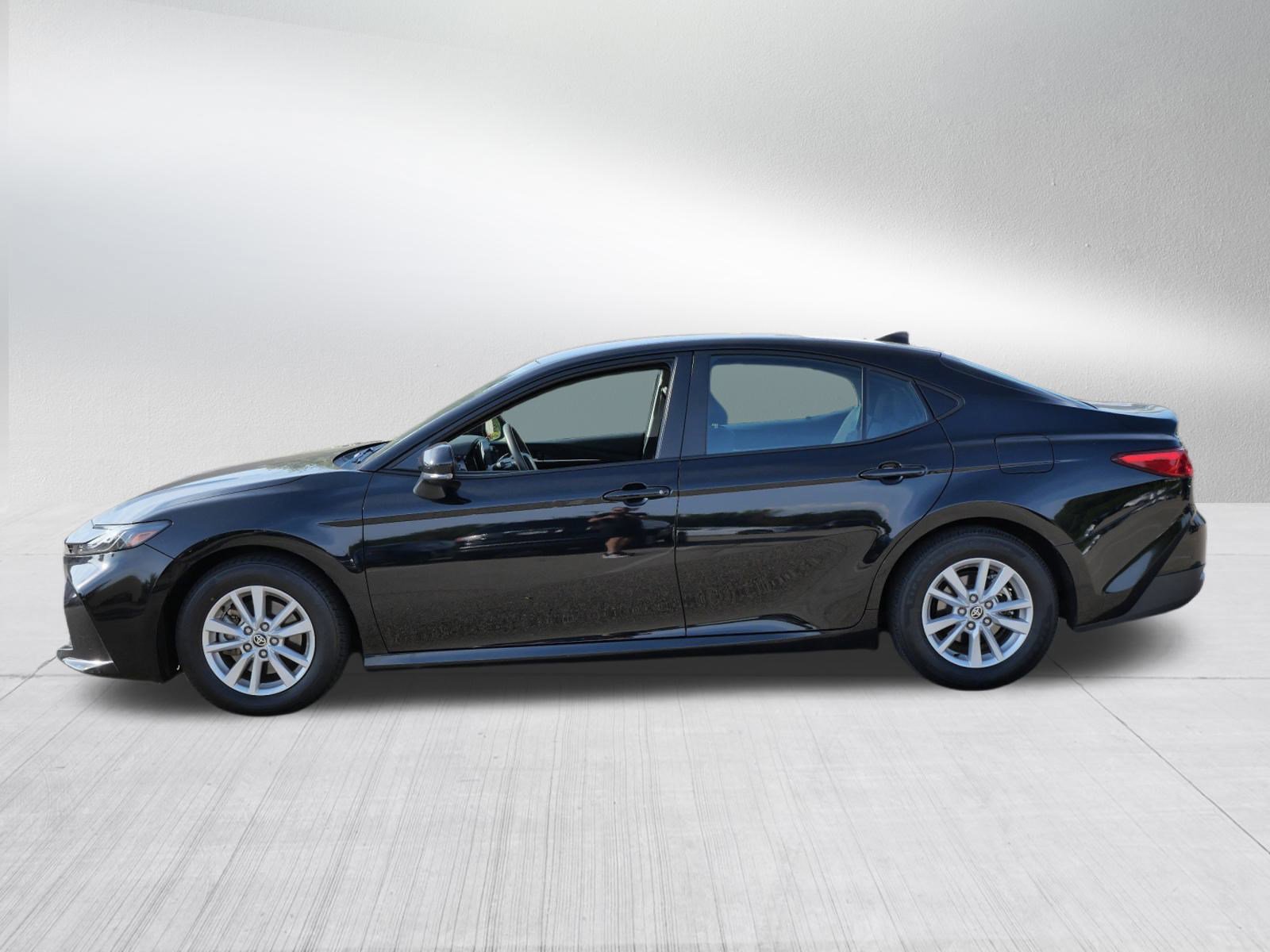 2025 Toyota Camry LE photo 4