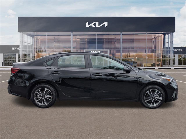2024 Kia Forte LXS photo 2