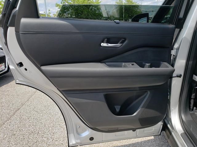 2025 Nissan Pathfinder SL photo 14